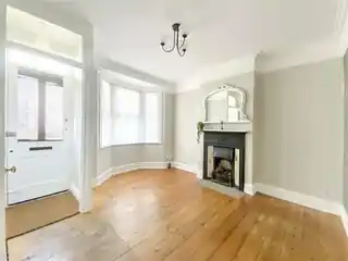 70 Warwick Road, photo 2