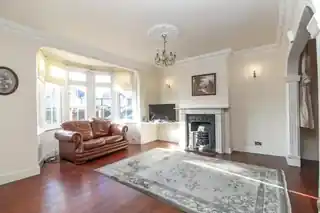 70 Woodford Avenue, photo 2