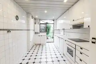 70 Woodford Avenue, photo 4