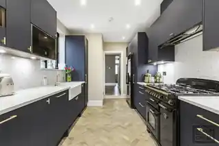 71 Birkbeck Road, photo 4