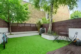 71 Elm Park, photo 2