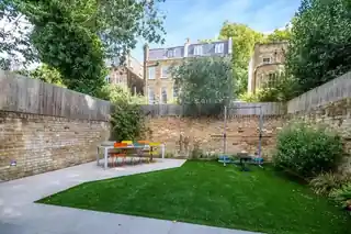 71 Harfield Gardens, photo 3