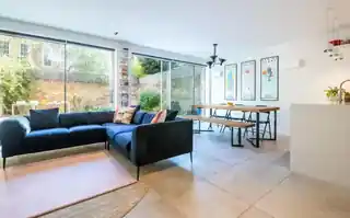 71 Harfield Gardens, photo 4