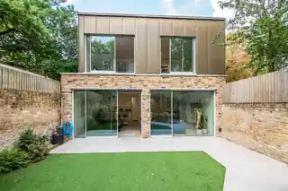 71 Harfield Gardens, photo 2