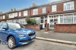 71 Haslemere Road, photo 2