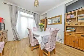 71 Merton Avenue, photo 4