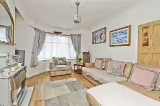 71 Merton Avenue, photo 2