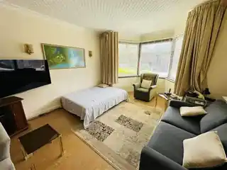 71 Penshurst Gardens, photo 3