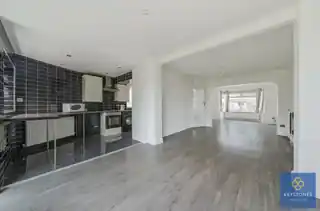 71 Wensleydale Avenue, photo 3