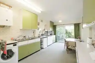 72 Abbotsford Gardens, photo 4