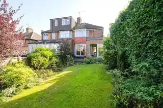 72 Abbotsford Gardens, photo 3