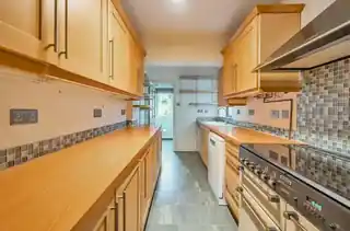 72 Chaldon Way, photo 3