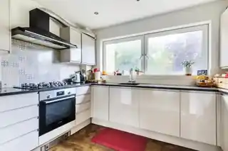 72 Micheldever Road, photo 3