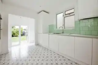 72 Poynter Road, photo 3