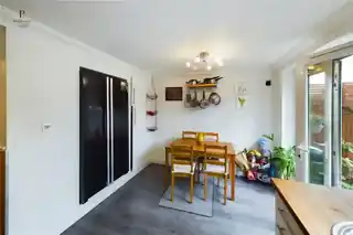 72 Titchfield Road, photo 4