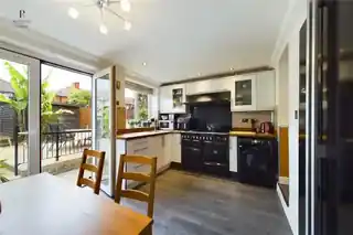 72 Titchfield Road, photo 3
