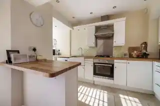 73 Heath Way, photo 2
