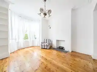 73 Larch Road, photo 3