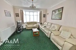 73 Stoneleigh Road, photo 4