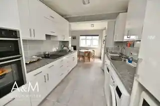 73 Stoneleigh Road, photo 2