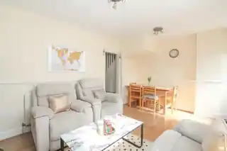 73 Titchfield Road, photo 3