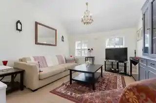 74 Beauchamp Road, photo 2