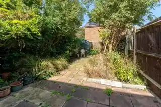 74 Beauchamp Road, photo 3