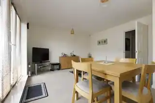 74 Blackthorn Road, photo 3