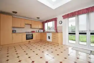 74 Dowanhill Road, photo 3