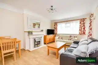 74 Elmshurst Crescent, photo 3