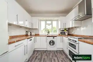 74 Elmshurst Crescent, photo 2