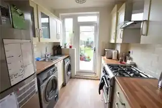 74 Kenneth Road, photo 3