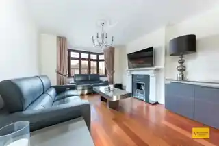 74 Langham Gardens, photo 2