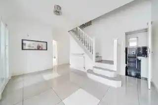 74 Pangbourne Drive, photo 3