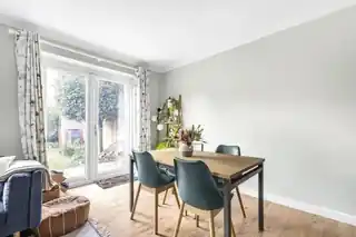 74 Sarsfeld Road, photo 4