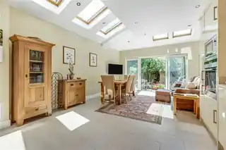 74 Stanley Gardens Road, photo 2