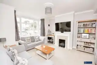 74 Wingletye Lane, photo 2
