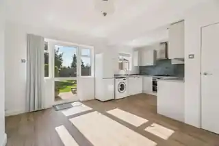 75 Ferncroft Avenue, photo 3