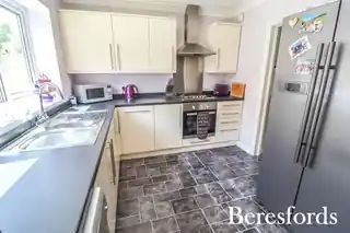 75 Heron Way, photo 3