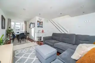 75 Huxley Close, photo 2