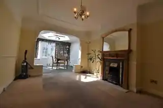 75 Islip Manor Road, photo 2