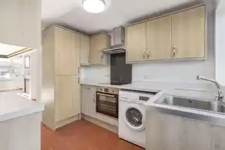 75 Rowley Avenue, photo 3