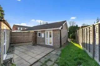 75 St Lukes Close, photo 2