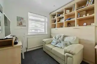 75 St Lukes Close, photo 3