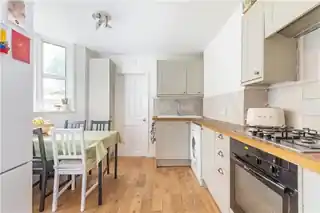 75 Tradescant Road, photo 3