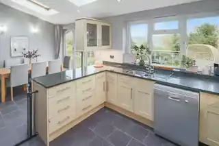 75 Woodmansterne Road, photo 2