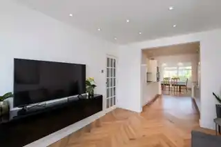 76 Amberley Road, photo 2