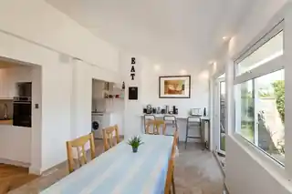 76 Amberley Road, photo 4