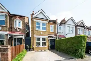 76 Carlton Park Avenue, photo 2