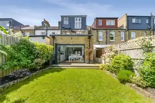 76 Carlton Park Avenue, photo 3